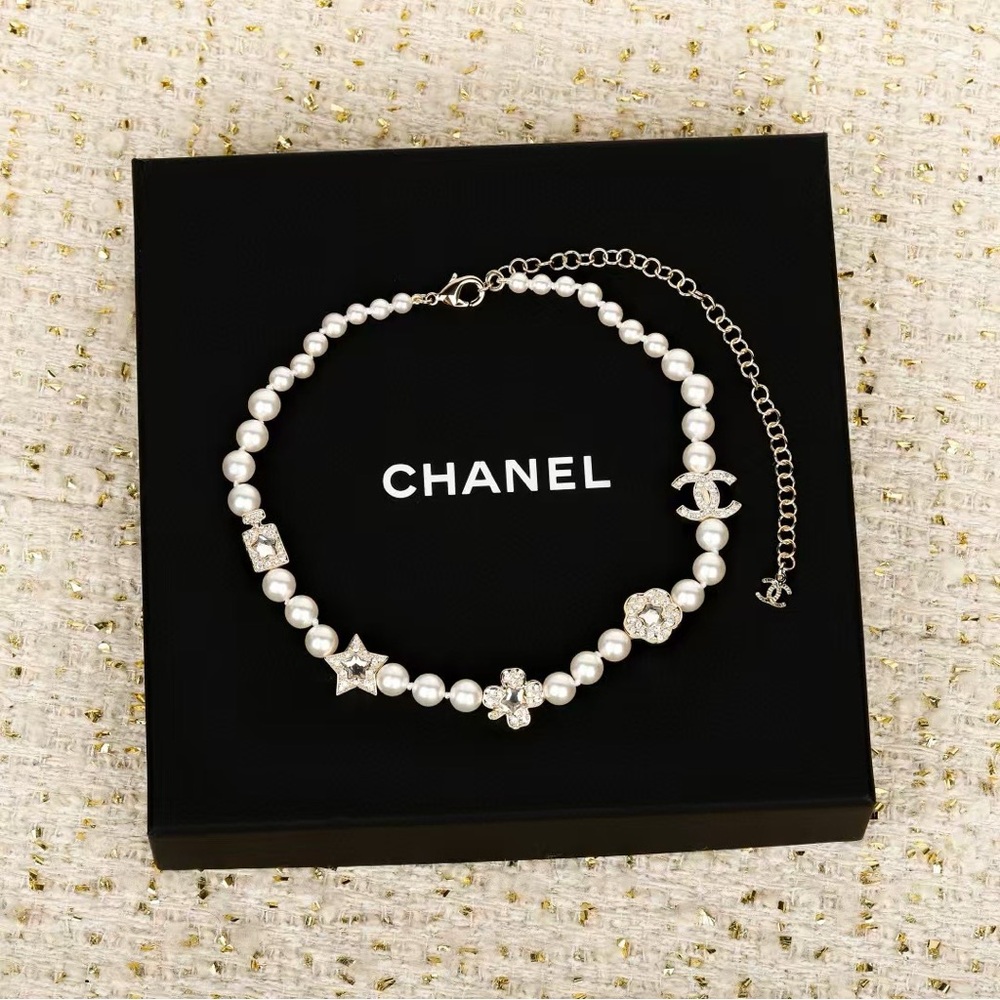 CHANEL White Pearl Necklace Timeless Elegance - Picture 2 of 7